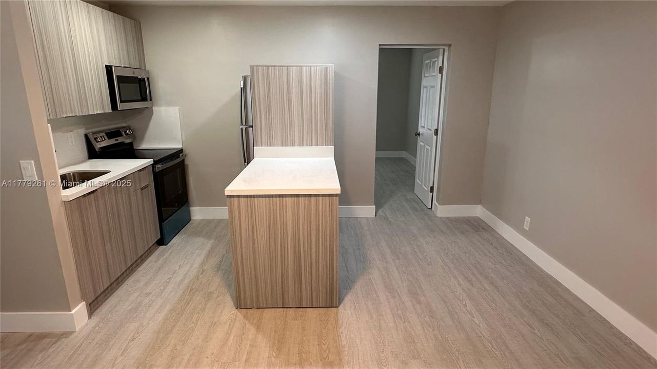 待售: $1,200,000 (0 贝兹, 0 浴室, 2847 平方英尺)