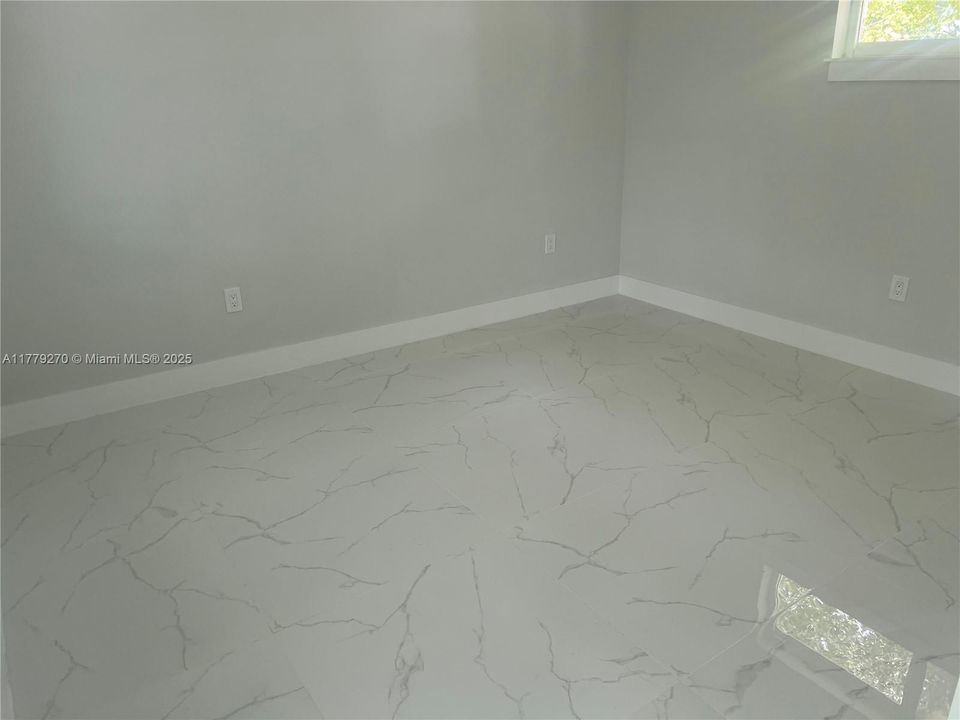 Recently Sold: $635,000 (3 beds, 2 baths, 1174 Square Feet)