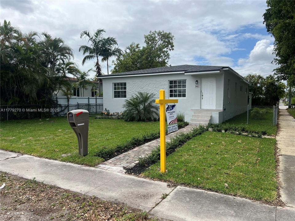 Recently Sold: $635,000 (3 beds, 2 baths, 1174 Square Feet)