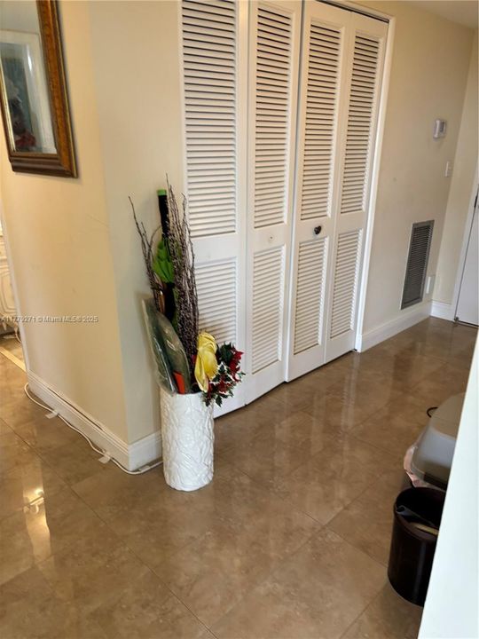 Active With Contract: $140,000 (2 beds, 2 baths, 1350 Square Feet)