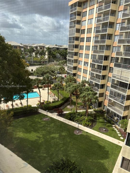 Active With Contract: $140,000 (2 beds, 2 baths, 1350 Square Feet)