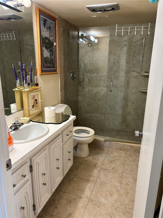 Active With Contract: $140,000 (2 beds, 2 baths, 1350 Square Feet)