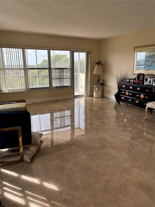 Active With Contract: $140,000 (2 beds, 2 baths, 1350 Square Feet)