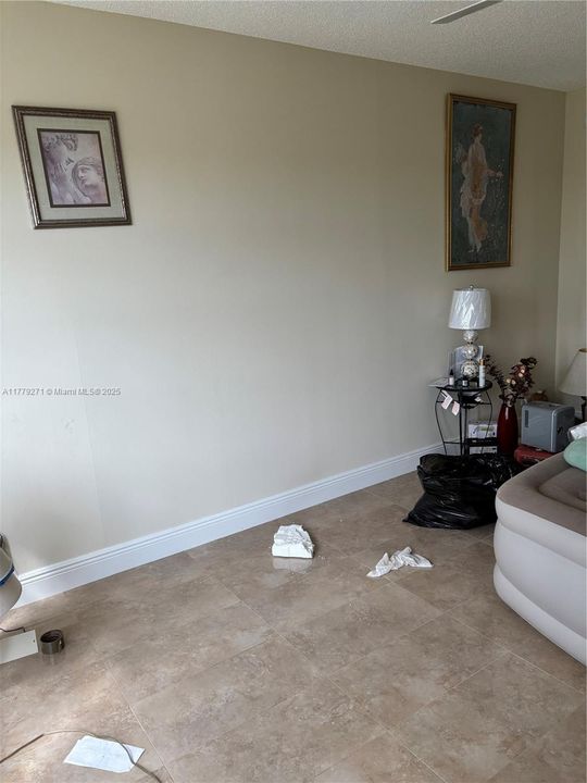 Active With Contract: $140,000 (2 beds, 2 baths, 1350 Square Feet)