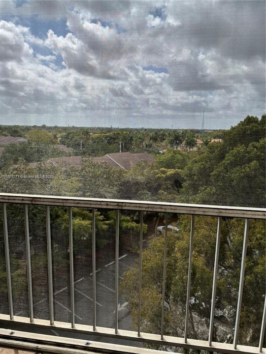 Active With Contract: $140,000 (2 beds, 2 baths, 1350 Square Feet)