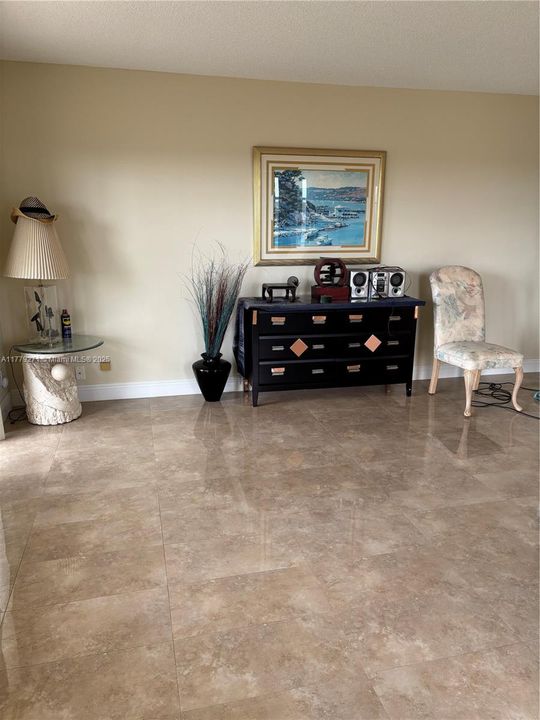 Active With Contract: $140,000 (2 beds, 2 baths, 1350 Square Feet)