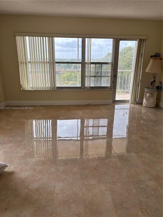 Active With Contract: $140,000 (2 beds, 2 baths, 1350 Square Feet)