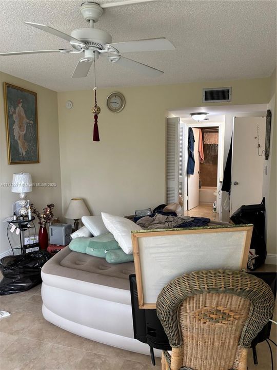 Active With Contract: $140,000 (2 beds, 2 baths, 1350 Square Feet)