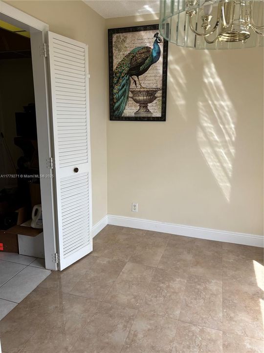 Active With Contract: $140,000 (2 beds, 2 baths, 1350 Square Feet)