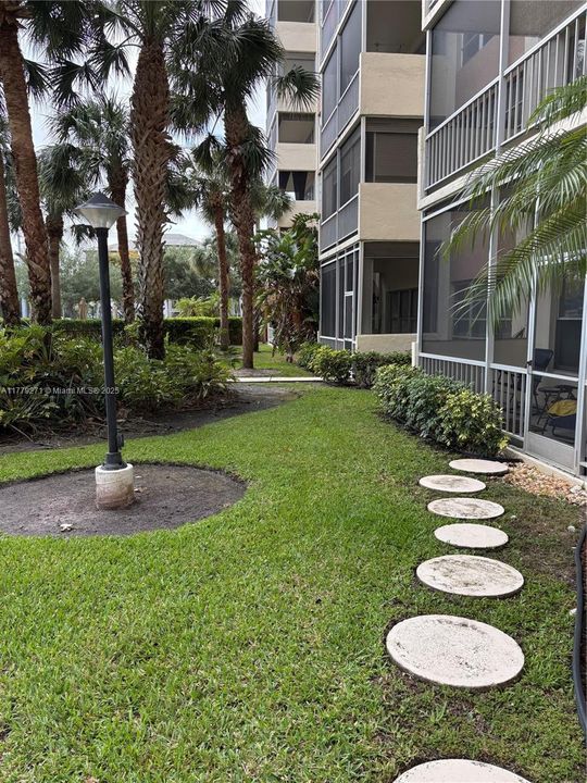 Active With Contract: $140,000 (2 beds, 2 baths, 1350 Square Feet)