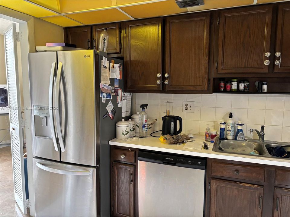 Active With Contract: $140,000 (2 beds, 2 baths, 1350 Square Feet)