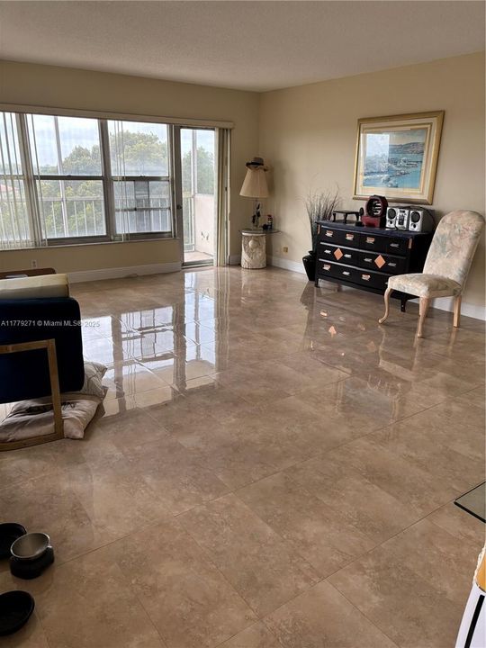 Active With Contract: $140,000 (2 beds, 2 baths, 1350 Square Feet)