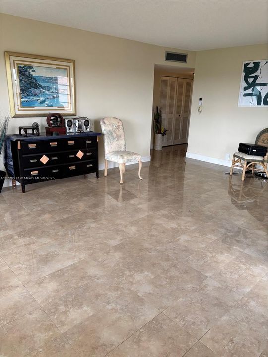 Active With Contract: $140,000 (2 beds, 2 baths, 1350 Square Feet)