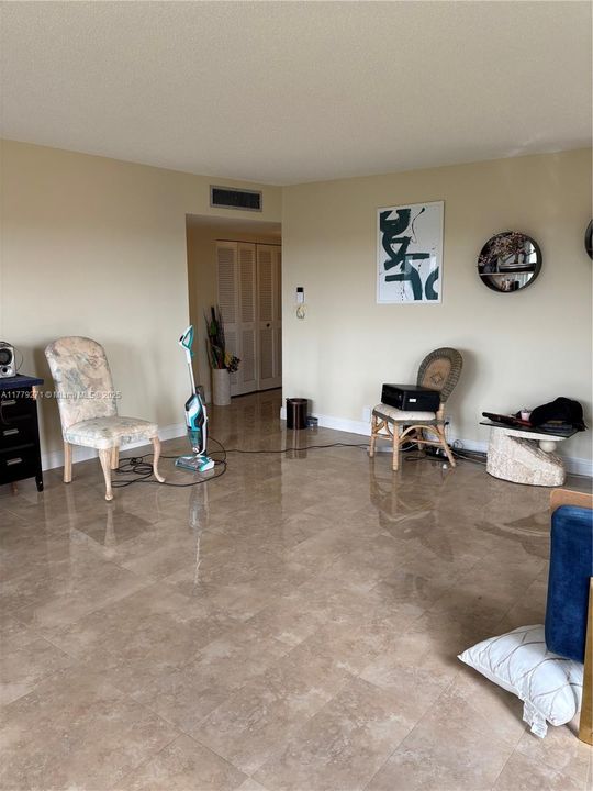 Active With Contract: $140,000 (2 beds, 2 baths, 1350 Square Feet)