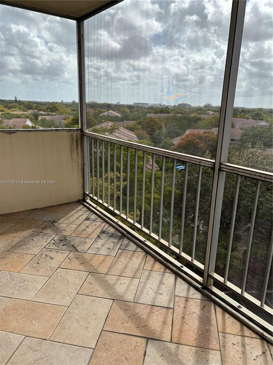 Active With Contract: $140,000 (2 beds, 2 baths, 1350 Square Feet)