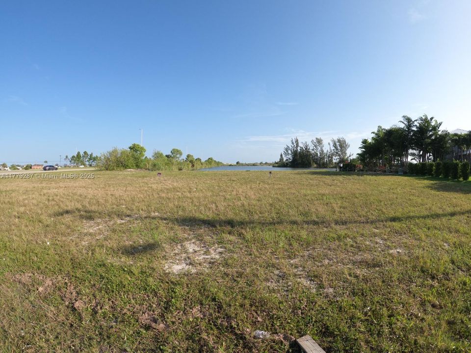 最近售出: $94,900 (0.38 acres)