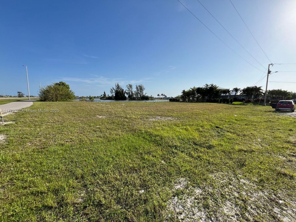 最近售出: $94,900 (0.38 acres)