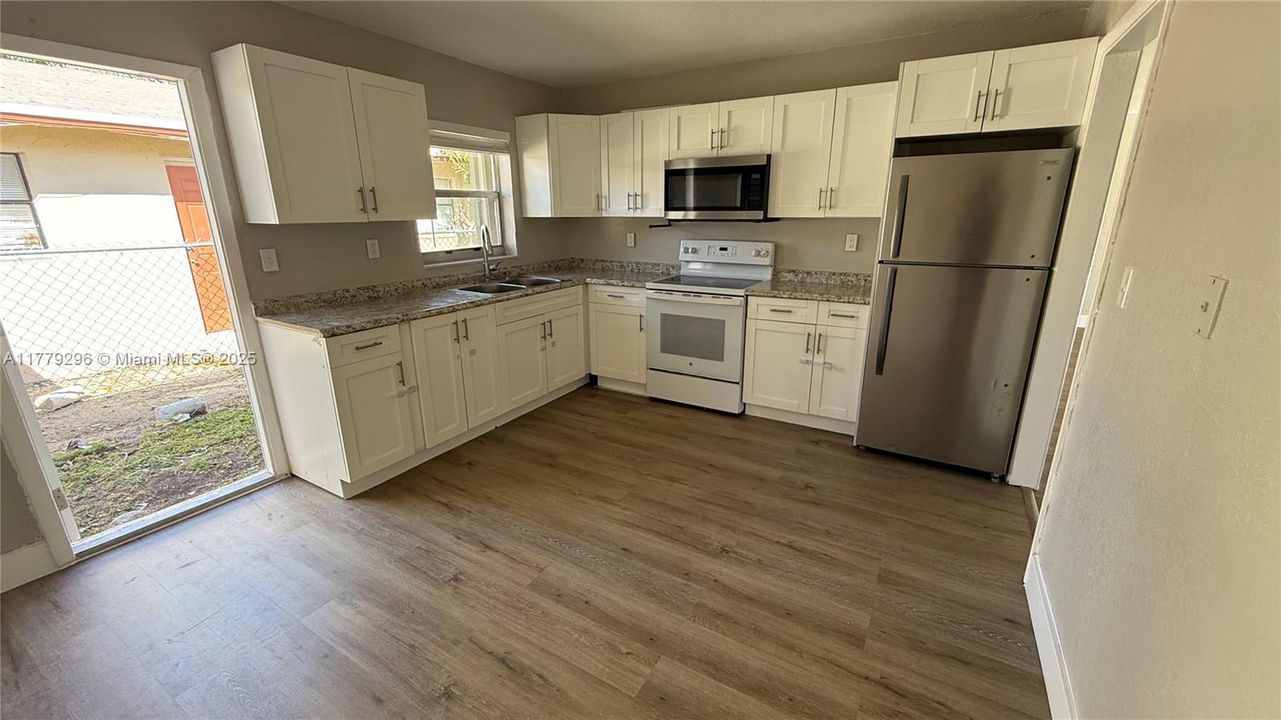 待售: $1,200,000 (0 贝兹, 0 浴室, 3208 平方英尺)