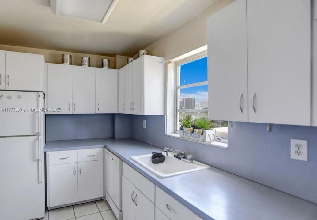 Vendido Recientemente: $257,000 (2 camas, 2 baños, 929 Pies cuadrados)