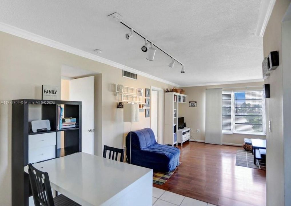 Vendido Recientemente: $257,000 (2 camas, 2 baños, 929 Pies cuadrados)