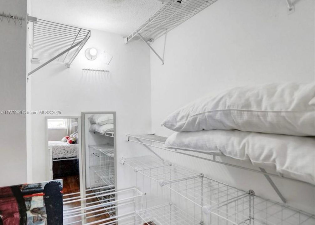 Vendido Recientemente: $257,000 (2 camas, 2 baños, 929 Pies cuadrados)