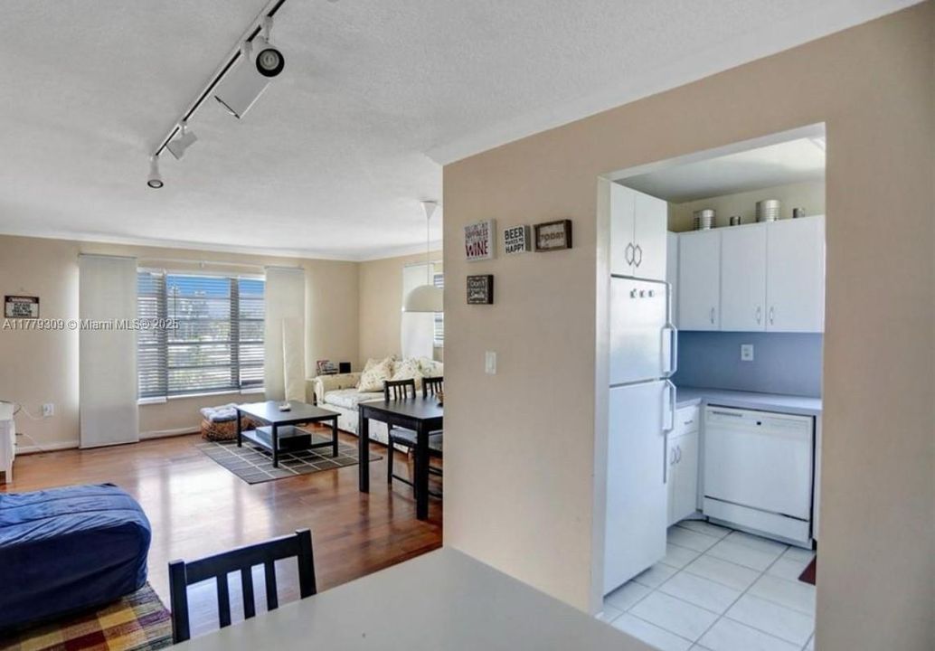 Vendido Recientemente: $257,000 (2 camas, 2 baños, 929 Pies cuadrados)