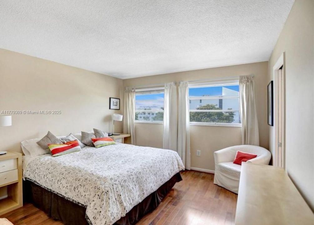 Vendido Recientemente: $257,000 (2 camas, 2 baños, 929 Pies cuadrados)