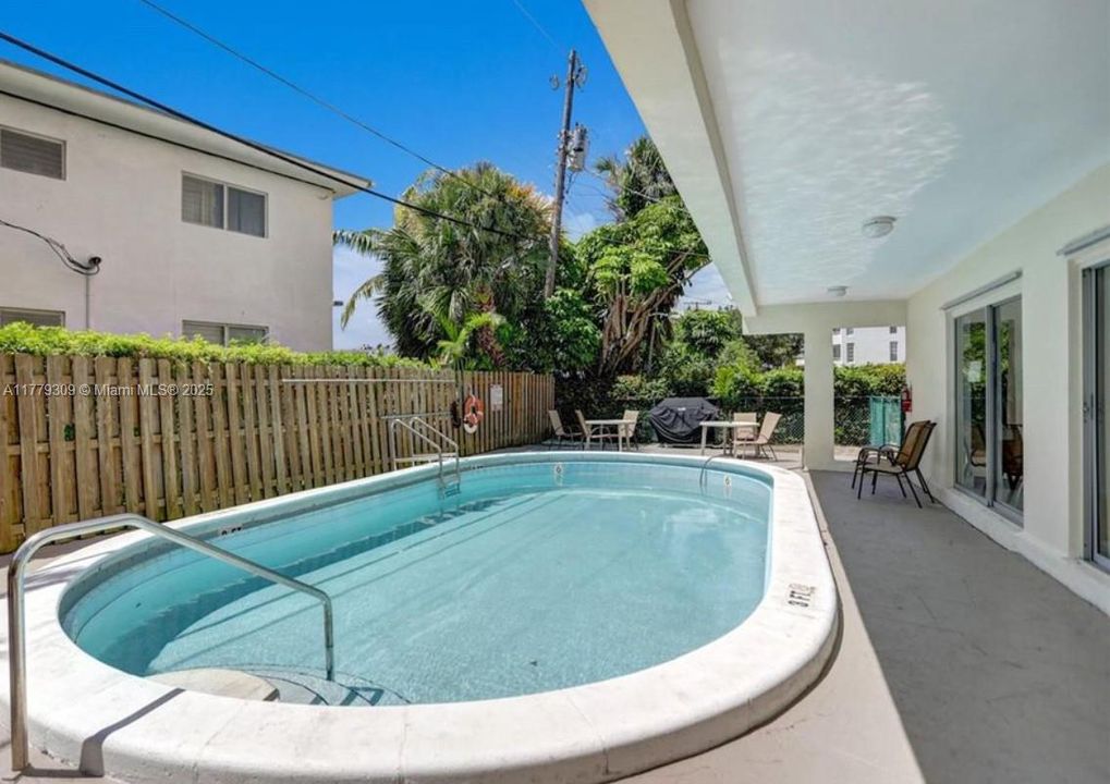 Vendido Recientemente: $257,000 (2 camas, 2 baños, 929 Pies cuadrados)