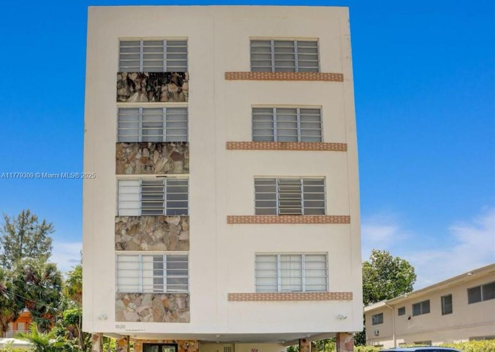 Vendido Recientemente: $257,000 (2 camas, 2 baños, 929 Pies cuadrados)