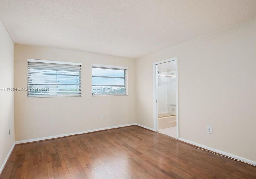 Vendido Recientemente: $257,000 (2 camas, 2 baños, 929 Pies cuadrados)