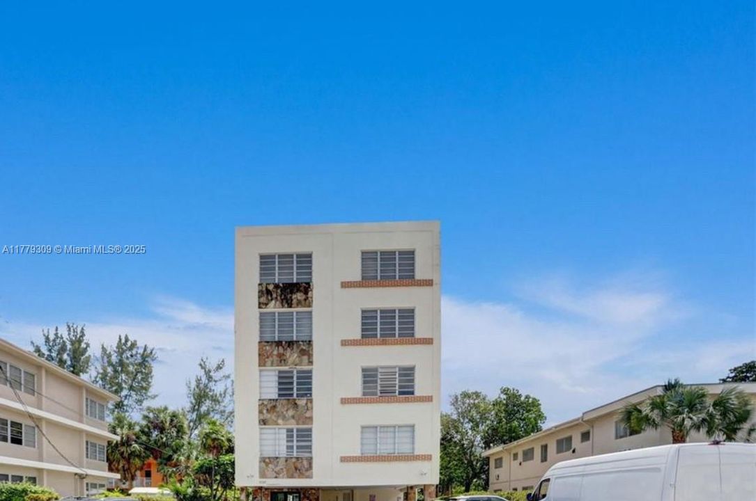 Vendido Recientemente: $257,000 (2 camas, 2 baños, 929 Pies cuadrados)