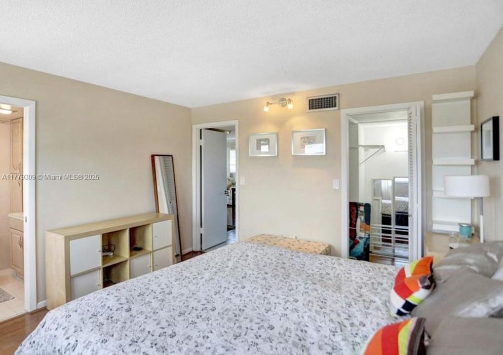 Vendido Recientemente: $257,000 (2 camas, 2 baños, 929 Pies cuadrados)