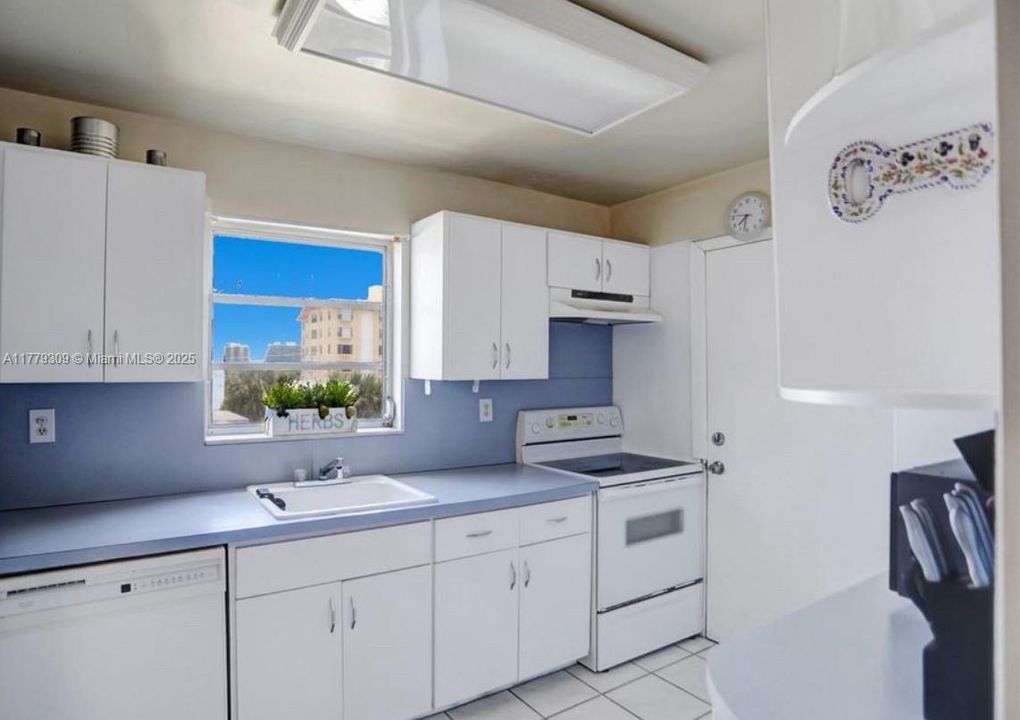 Vendido Recientemente: $257,000 (2 camas, 2 baños, 929 Pies cuadrados)