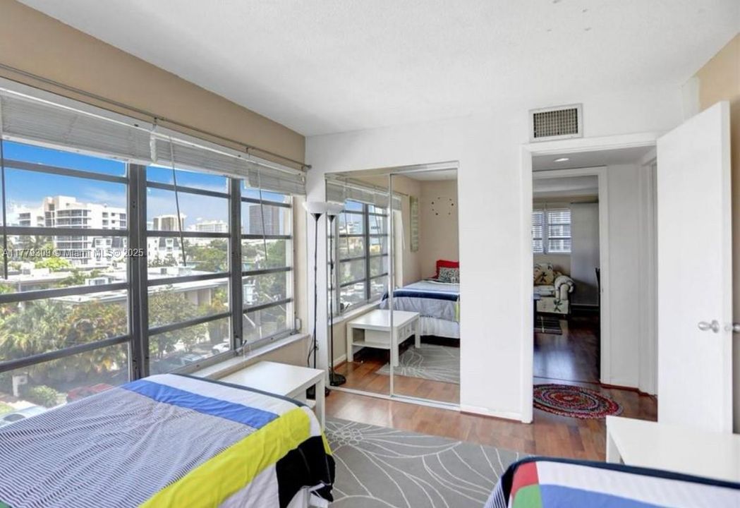 Vendido Recientemente: $257,000 (2 camas, 2 baños, 929 Pies cuadrados)