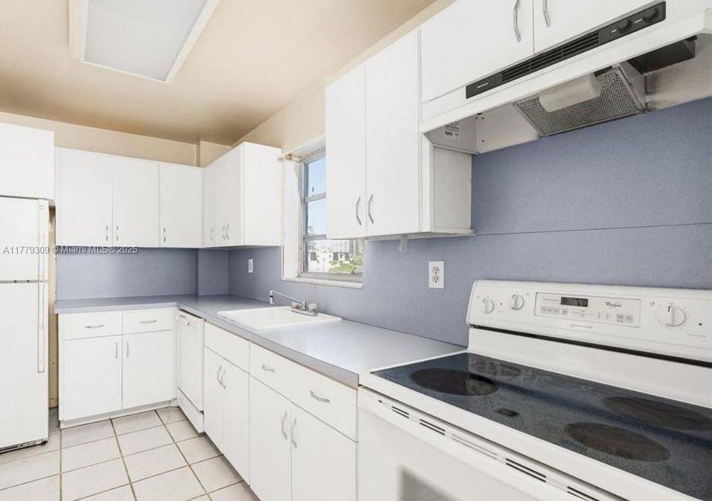 Vendido Recientemente: $257,000 (2 camas, 2 baños, 929 Pies cuadrados)