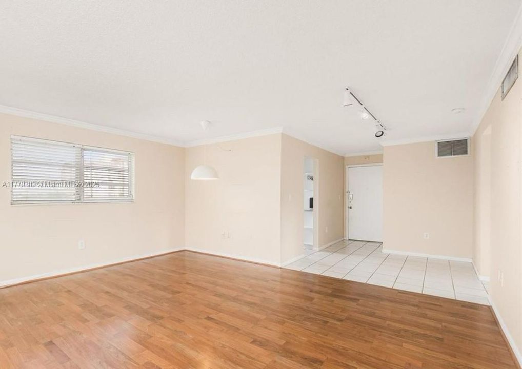 Vendido Recientemente: $257,000 (2 camas, 2 baños, 929 Pies cuadrados)