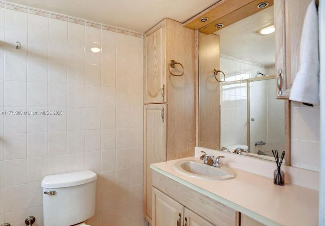 Vendido Recientemente: $257,000 (2 camas, 2 baños, 929 Pies cuadrados)