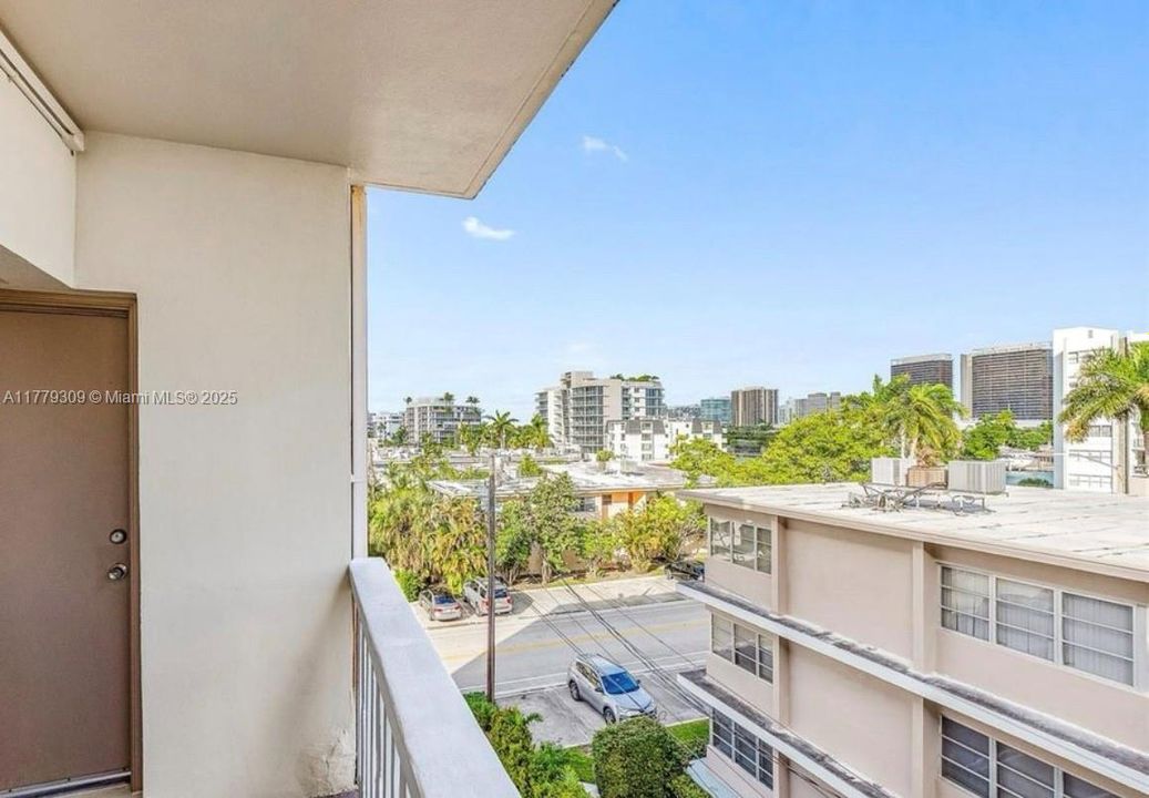 Vendido Recientemente: $257,000 (2 camas, 2 baños, 929 Pies cuadrados)