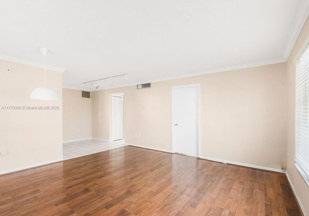 Vendido Recientemente: $257,000 (2 camas, 2 baños, 929 Pies cuadrados)