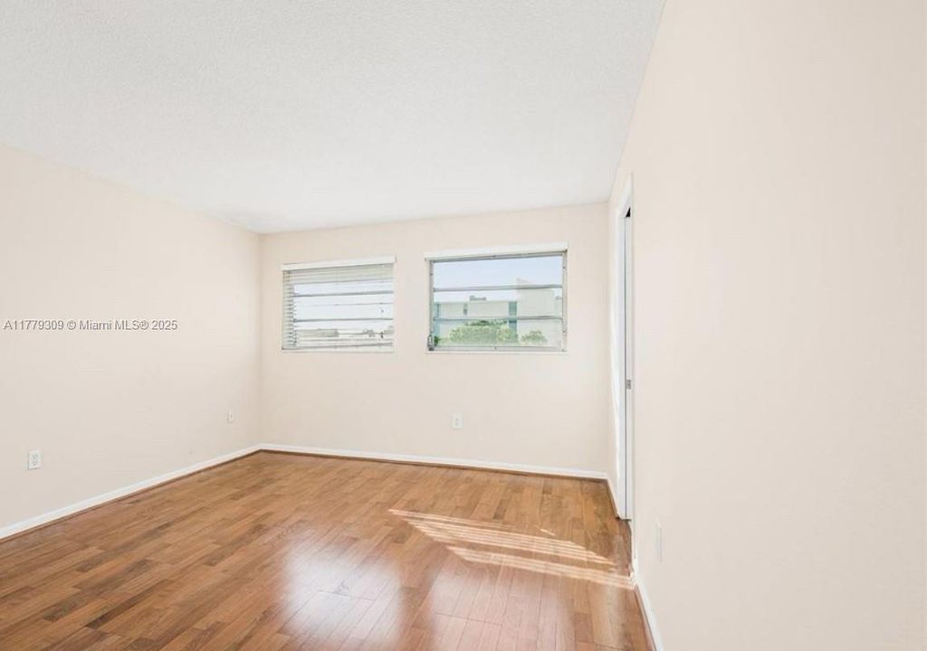 Vendido Recientemente: $257,000 (2 camas, 2 baños, 929 Pies cuadrados)