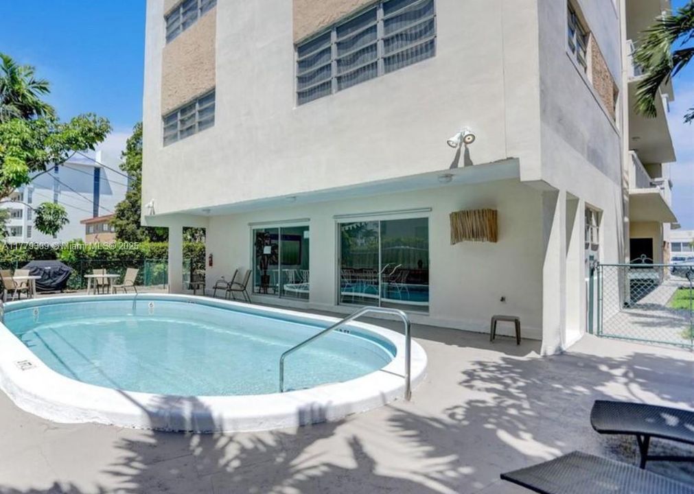 Vendido Recientemente: $257,000 (2 camas, 2 baños, 929 Pies cuadrados)