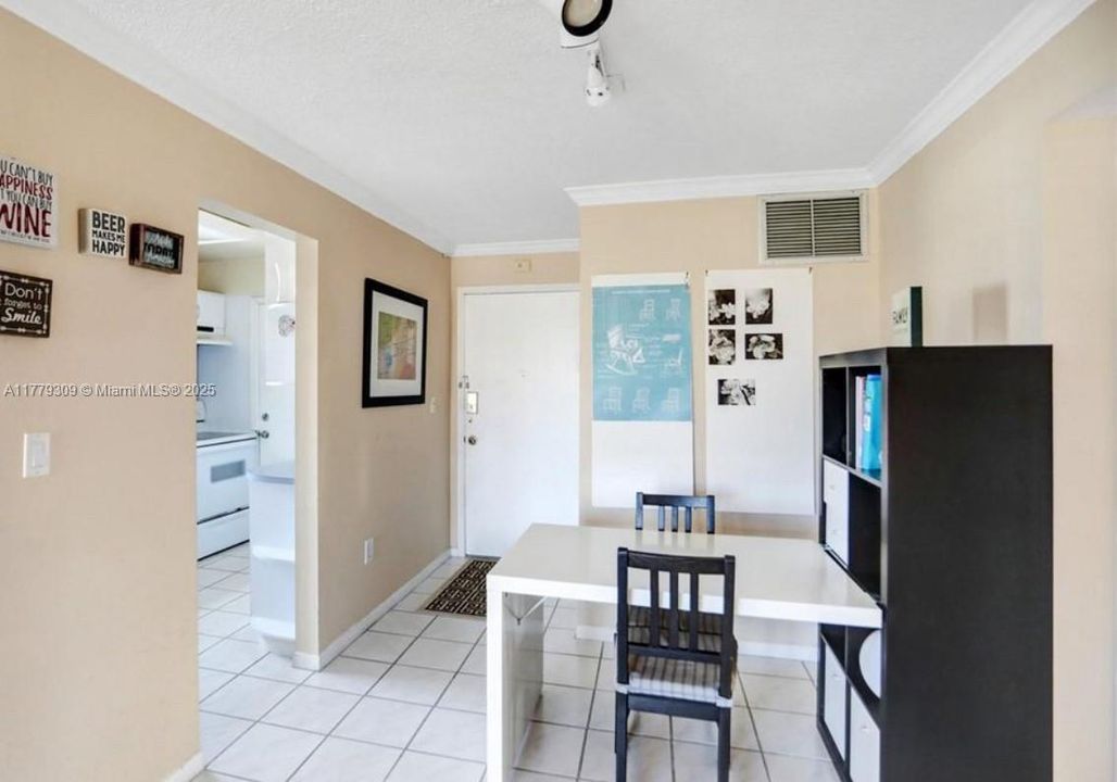 Vendido Recientemente: $257,000 (2 camas, 2 baños, 929 Pies cuadrados)