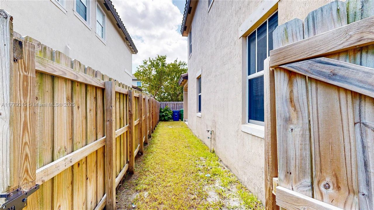 Recently Sold: $499,000 (4 beds, 2 baths, 2264 Square Feet)