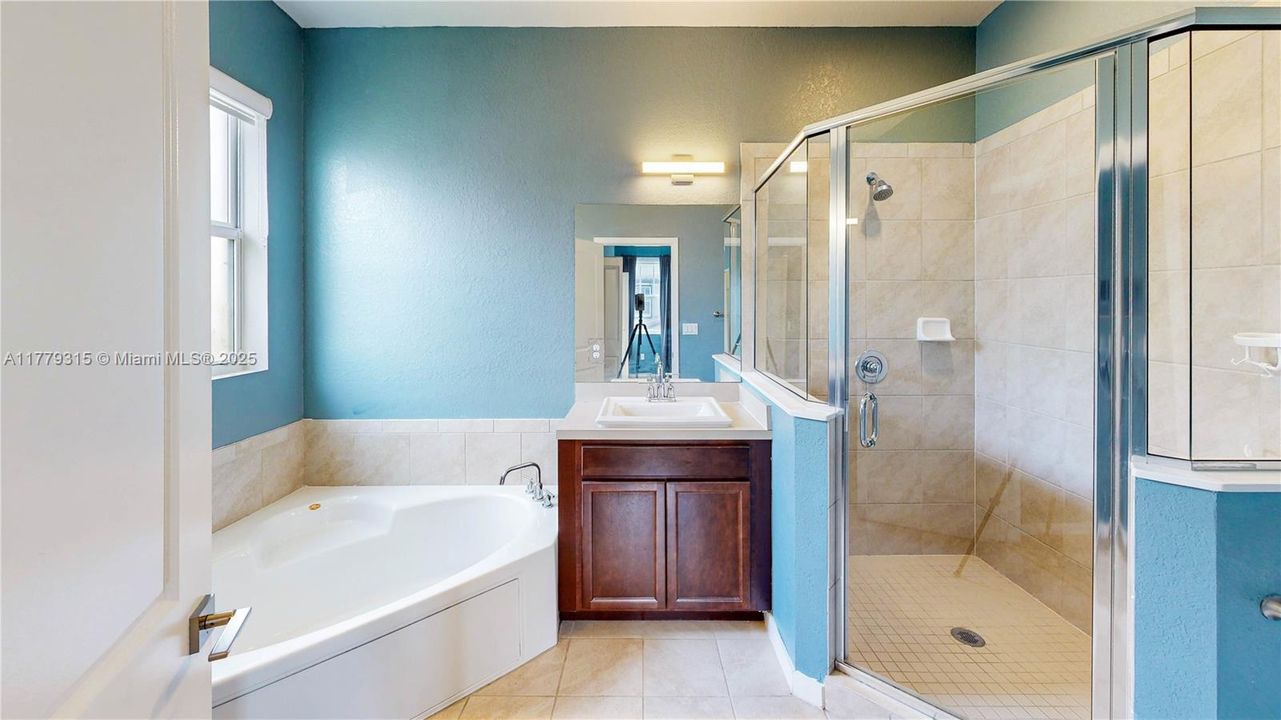 Recently Sold: $499,000 (4 beds, 2 baths, 2264 Square Feet)