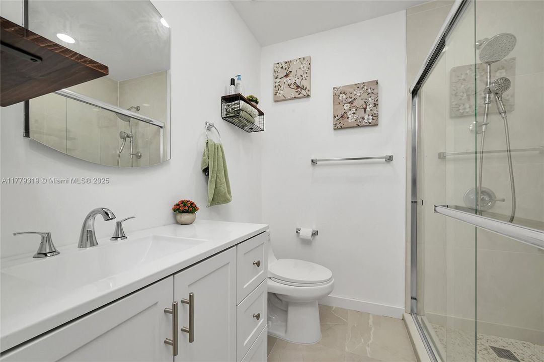 For Sale: $359,900 (3 beds, 1 baths, 937 Square Feet)