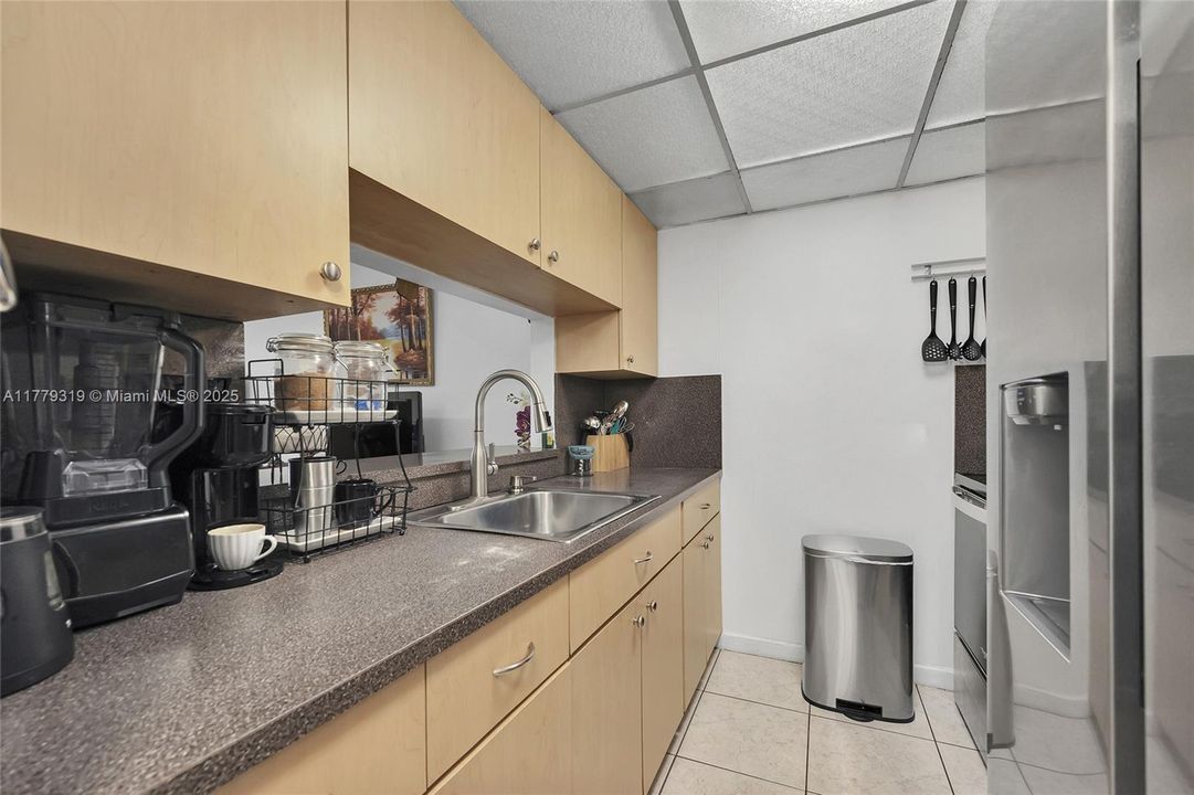 For Sale: $359,900 (3 beds, 1 baths, 937 Square Feet)