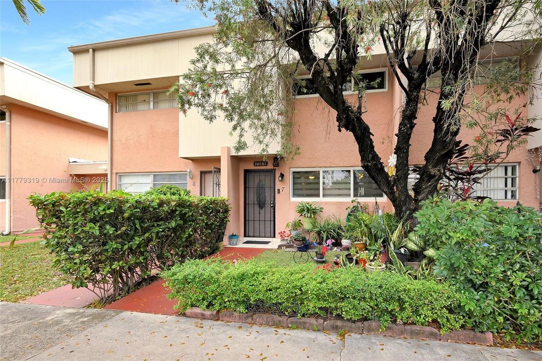 For Sale: $359,900 (3 beds, 1 baths, 937 Square Feet)