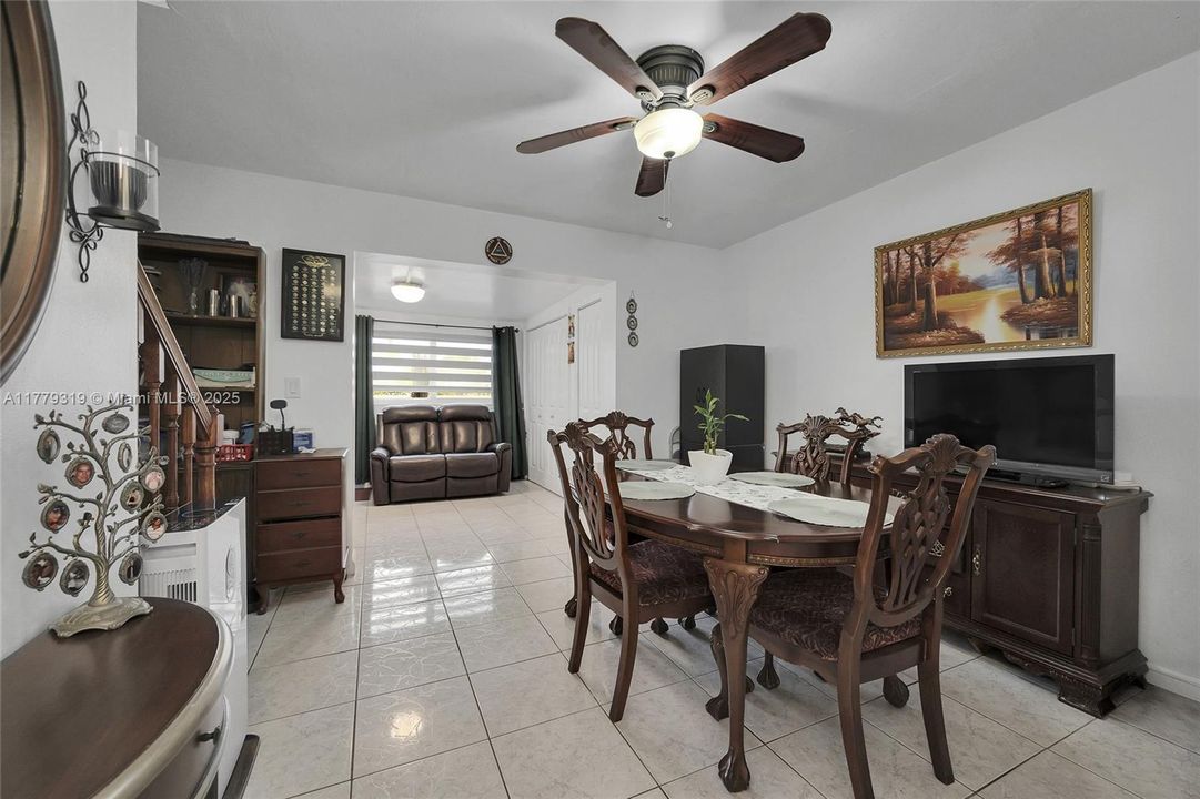 For Sale: $359,900 (3 beds, 1 baths, 937 Square Feet)