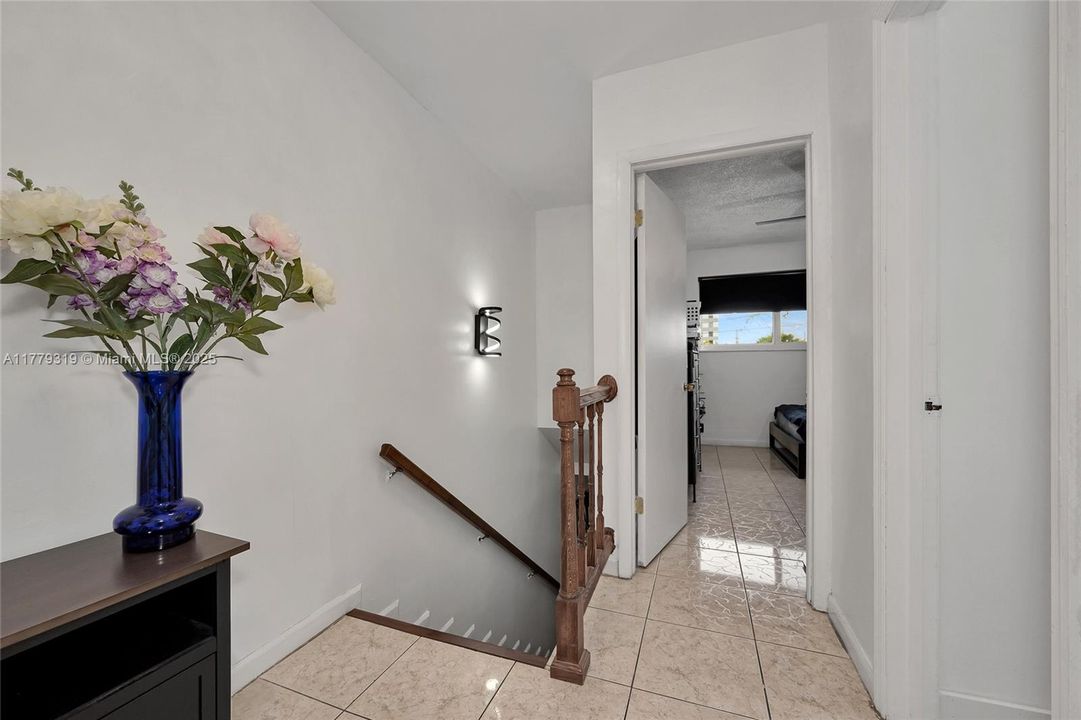 For Sale: $359,900 (3 beds, 1 baths, 937 Square Feet)