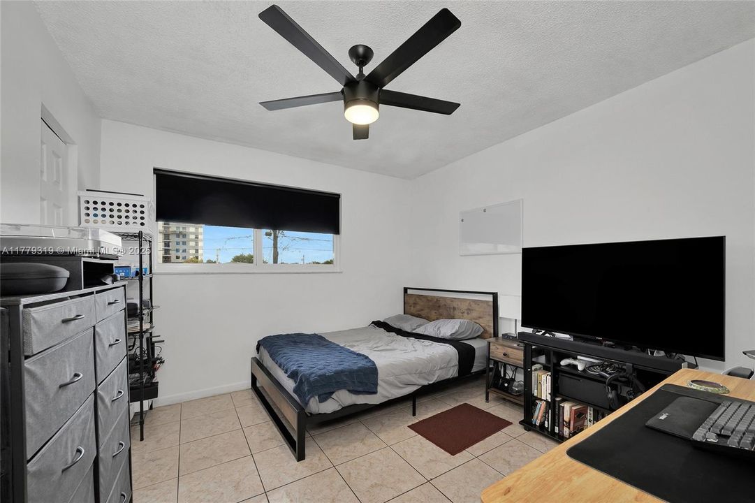 For Sale: $359,900 (3 beds, 1 baths, 937 Square Feet)